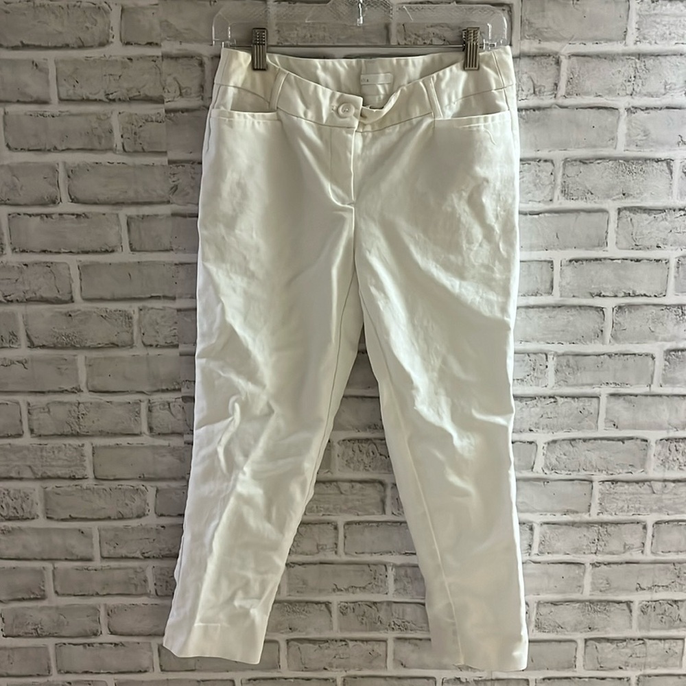 Dalia women’s ankle pants, white, size 6. Two front two back pockets